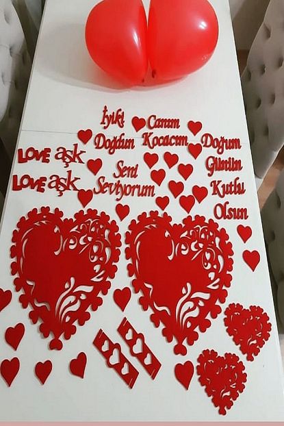 Parti Sepeti 25 Parca Romantik Dogum Gunu Masa Suslemesi Kirmizi Kece Seti 2 Kisilik Kece Dogum Gunu Seti Trendyol