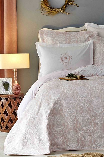 Karaca Home Quatre Deluxe Pudra Nevresim Takimi Ve Yatak Ortusu Seti Trendyol
