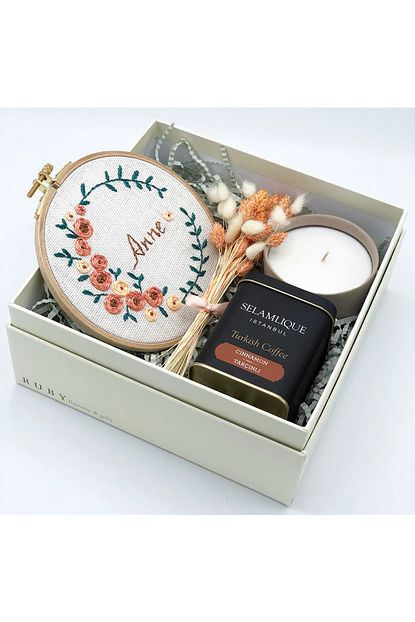 Ruby Flowers Gifts Anneler Gunu Kasnakli Hediye Kutusu Trendyol