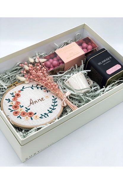 Ruby Flowers Gifts Anneler Gunu Kasnakli Buyuk Hediye Kutusu Pembe Trendyol