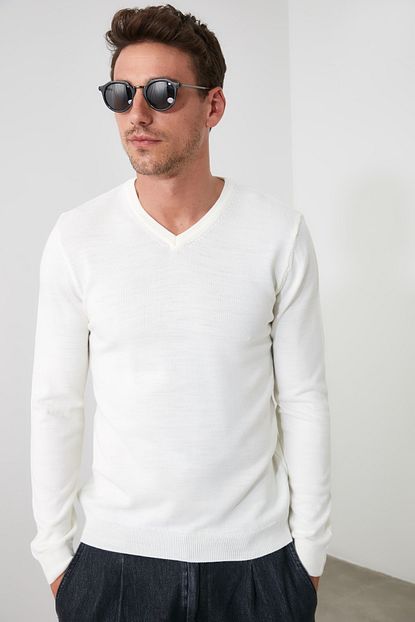 Trendyol Man Ekru Erkek V Yaka Slim Fit Triko Kazak Tmnaw21kz0757 Trendyol