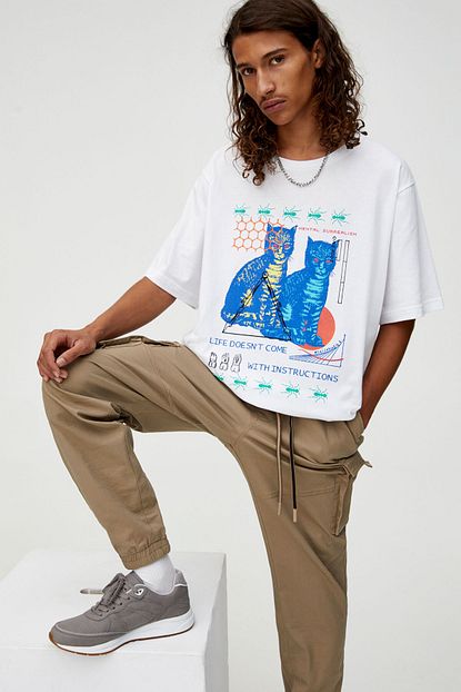 Pull Bear Erkek Beyaz Kedi Ve Figurleri Baskili T Shirt 09231537 Trendyol