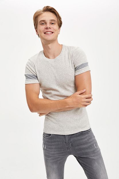Defacto Erkek Bej Bisiklet Yaka Kisa Kollu Slim Fit Tisort R5812az20sm Trendyol