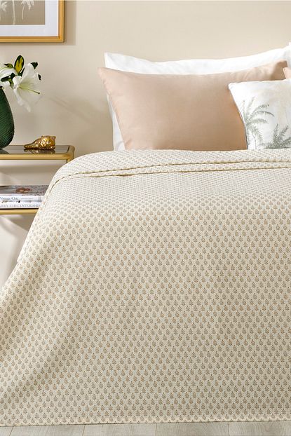 https www trendyol com english home pure leaves baskili tek kisilik pike 150x220 cm bej p 43498615