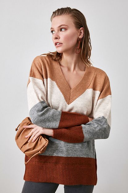 Trendyolmilla Camel V Yaka Renk Bloklu Triko Kazak Twoaw21kz0646 Trendyol