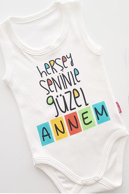 Ugurlu Bebe Bebek Beyaz Her Sey Seninle Guzel Annem Baskili Body Trendyol