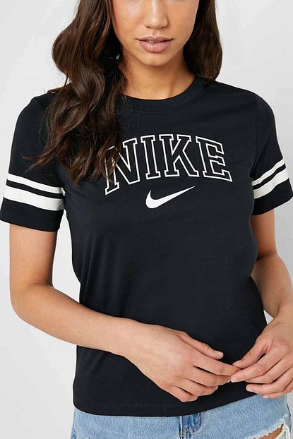 Nike W Nsw Top Ss Vrsty Kadin Tisort Ar3769 010 Trendyol
