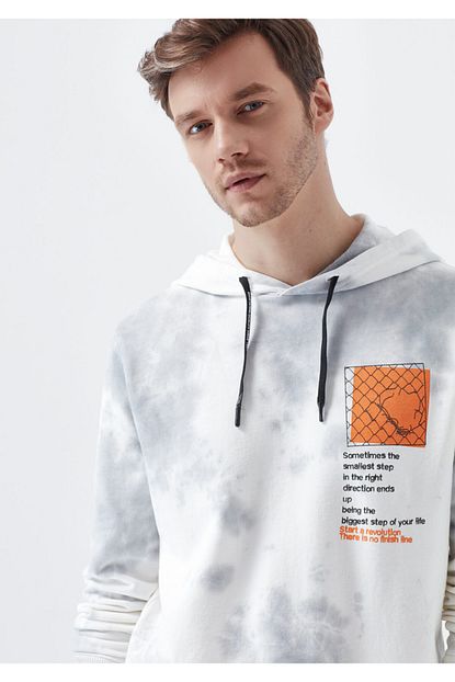 Mavi Erkek Beyaz Kapusonlu Batik Desenli Sweatshirt Trendyol