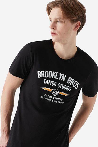 mavi erkek brooklyn baskili siyah tisort 8806063 900 fiyati yorumlari trendyol