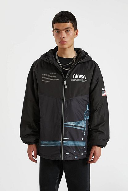 Pull Bear Erkek Siyah Nasa Logolu Yagmurluk 09710529 Trendyol