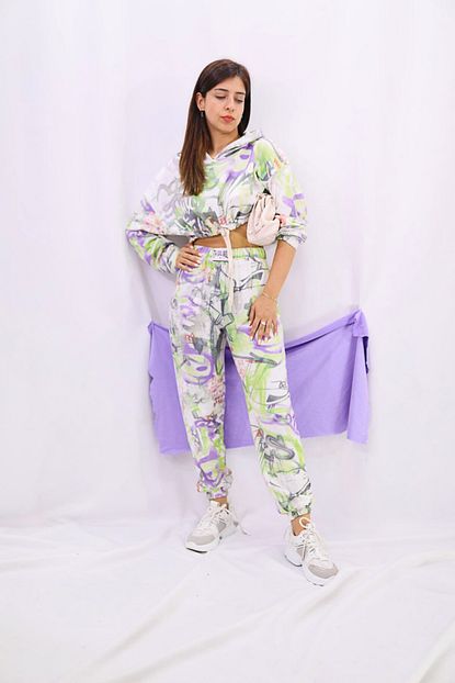 Roberto Nisantasi Kadin Beyaz Cok Renkli Batik Desenli Kapusonlu Sweatshirt Takim Trendyol