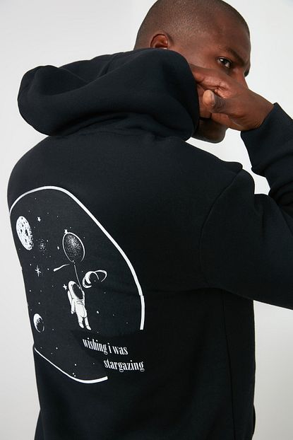 Trendyol Man Siyah Erkek Kapusonlu Regular Sirt Baskili Sweatshirt Tmnaw21sw0635 Trendyol