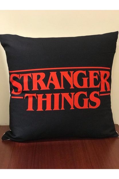 kostebek stranger things yastik fiyati yorumlari trendyol