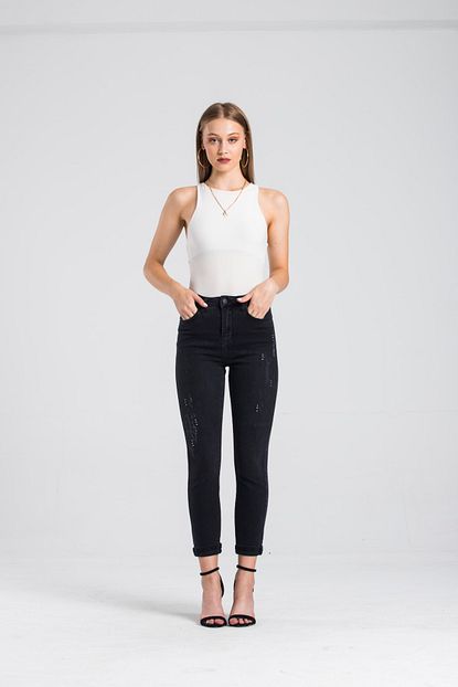 Lacarino Kadin Siyah Slim Fit Tas Detayli Yuksek Bel Jeans Hafif Yirtik Kot 5490 Trendyol
