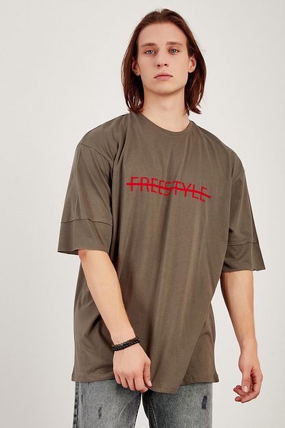 Manche Erkek Haki Kirmizi Baskili Oversize T Shirt Trendyol