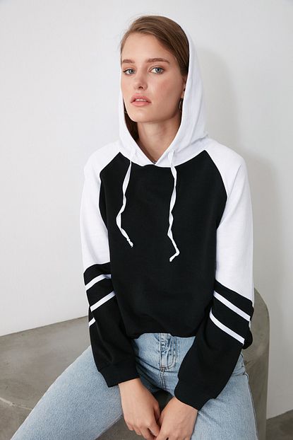 Trendyolmilla Siyah Renk Bloklu Boyfriend Kapusonlu Orme Sweatshirt Twoaw21sw0174 Trendyol