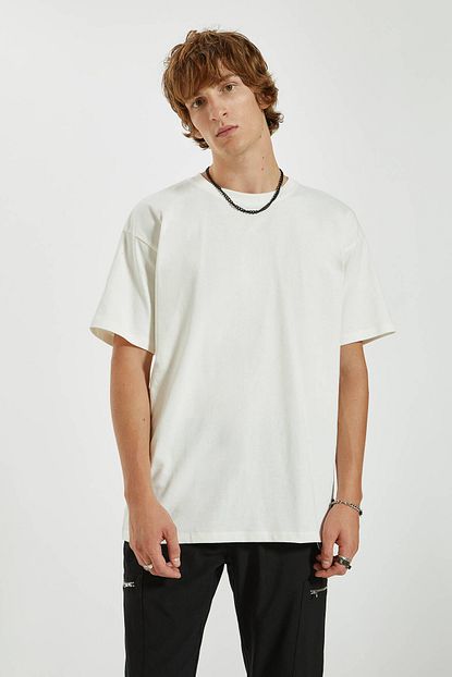 Pull Bear Erkek Kirik Beyaz Agir Kaliteli Kumas Bisiklet Yaka T Shirt 09249510 Trendyol
