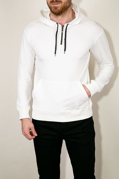 Qui Erkek Krem 2 Iplik Kapusonlu Kanguru Yarim Fermuarli Cepli Uzun Kollu Sweatshirt Trendyol