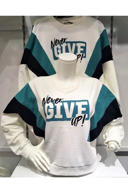 Ambar Kadin Ekru Never Give Up Yazili Sweatshirt Trendyol
