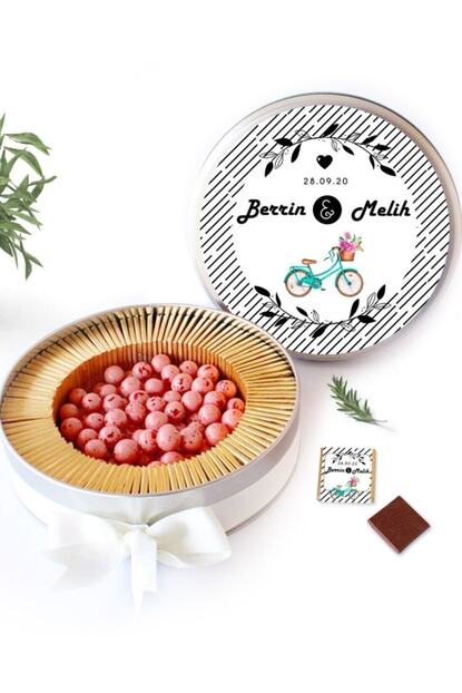 Pelit Valonia Soz Nisan Kiz Isteme Cikolatasi 95 Madlen 300 Gr Draje Trendyol