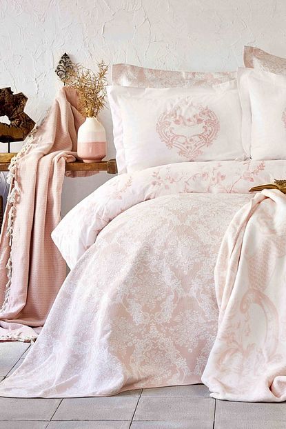 Karaca Home Quatre Royal Saten Pudra 9 Parca Pike Battaniyeli Duet Set Trendyol