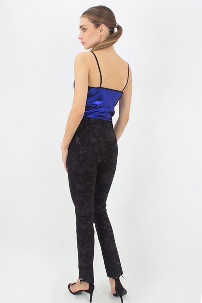 Dsc Collection Kadin Siyah Bir Beden Ince Gosteren Cicek Desen Cigarette Pantolon Trendyol