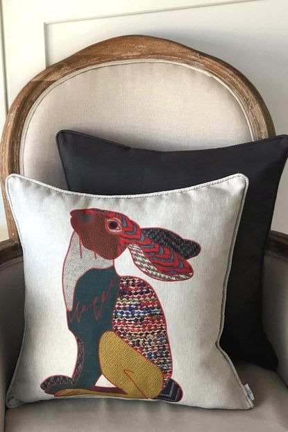 keten dokulu patchwork tasarim tavsan figurlu 2 li kirlent kilif seti