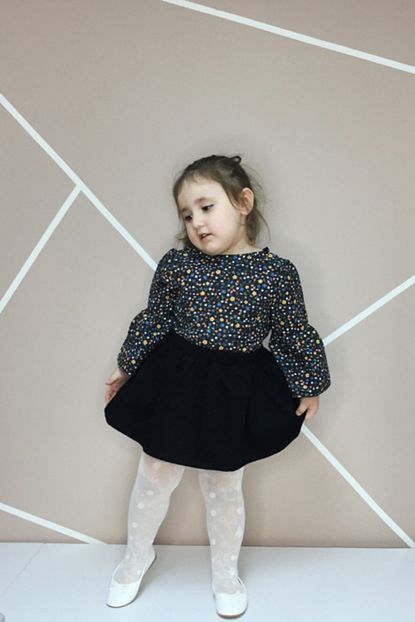 Gist Kiz Cocuk Siyah Cicekli Bluz Siyah Gabardin Etek Takim Trendyol