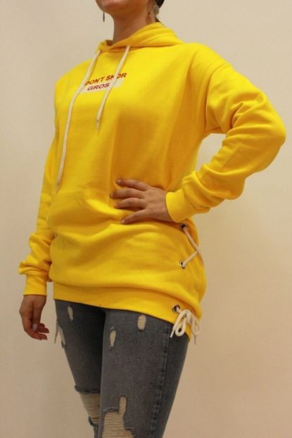 Butiksinope Kadin Sari Yani Kus Gozu Detayli Kapsonlu Uzun Sweatshirt 256 Trendyol