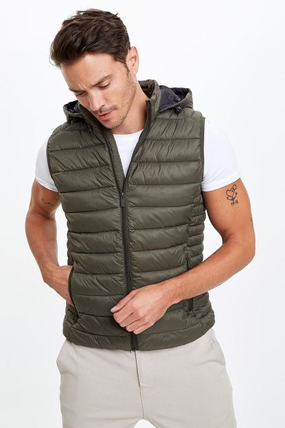 Defacto Erkek Khaki Dik Yaka Hafif Sisme Yelek N4652az20au Trendyol