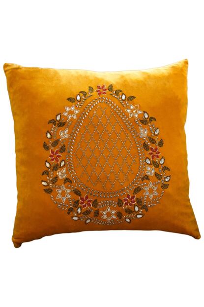 Lady Violet Home Hardal Sarisi Kumas Uzerine Tas Islemeli Kadife Kirlent Kilifi Trendyol