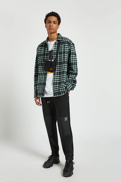 Pull Bear Erkek Siyah Kontrast Detayli Jogging Fit Pantolon 09678510 Trendyol