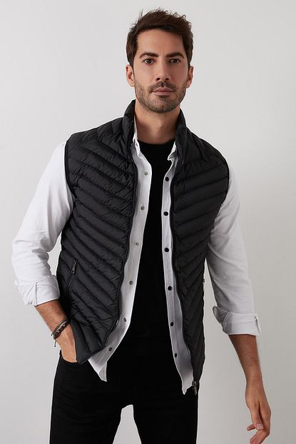 Buratti Slim Fit Dik Yaka Kapitone Sisme Yelek Erkek Yelek 5852004 Trendyol