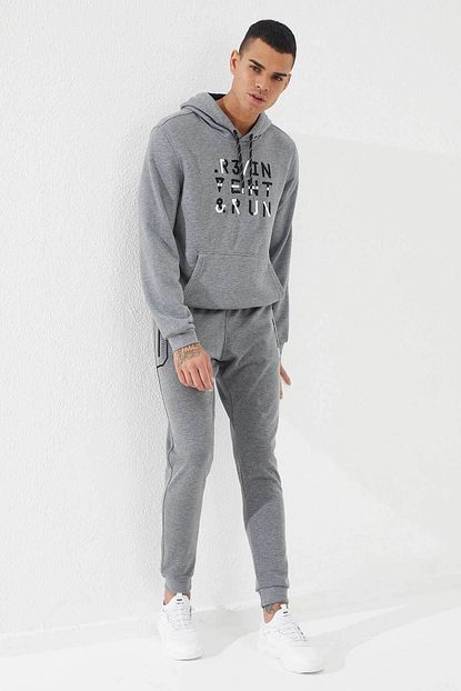 Tommy Life Erkek Gri Melanj Kapusonlu Iki Renk Nakisli Kanguru Cepli Sweatshirt Trendyol