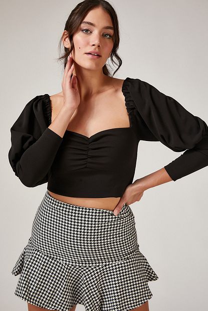 Happiness Ist Kadin Siyah Buzgulu Crop Top Krep Bluz Fn02389 Trendyol