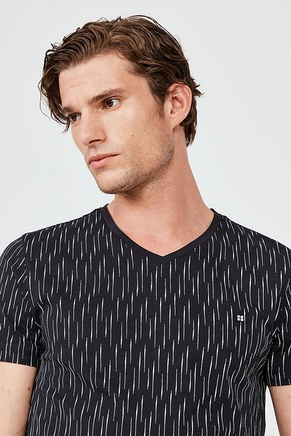 Avva Erkek Siyah V Yaka Baskili T Shirt A02y1040 Trendyol