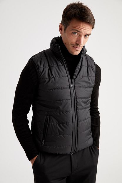 Defacto Erkek Siyah Slim Fit Dik Yaka Sisme Yelek Trendyol