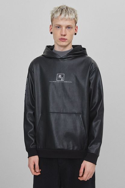 Bershka Erkek Siyah Baskili Kapusonlu Sweatshirt Trendyol