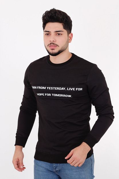 Stil Kombin Mstf Yazili Sifir Yaka Sweatshirt Trendyol