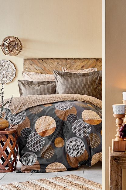 Karaca Home Zoya Kahve Saten Cift Kisilik Nevresim Takimi Kutulu Trendyol