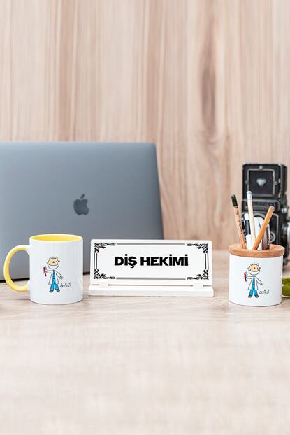 Hediyedukkani Erkek Dis Hekimi Karikaturu Sari Kupa Bardak Kalemlik Ve Masa Isimligi Seti Trendyol