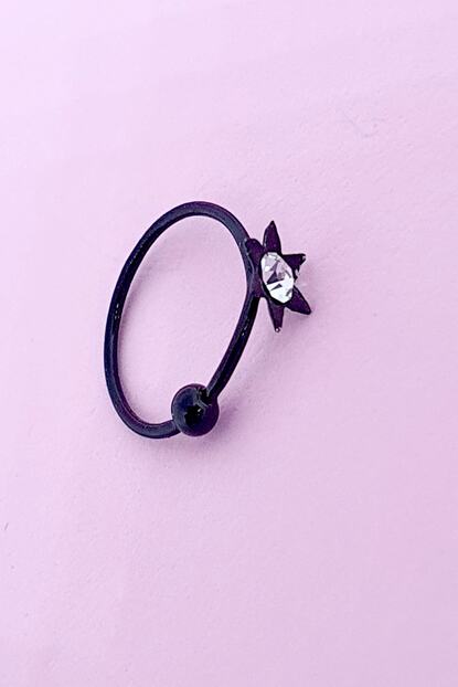 Kuzeytrend Gecirmali Siyah Tasli Figurlu Halka Burun Hizmasi Burun Piercing Trendyol