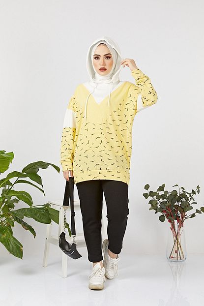 Moda Ekru Kadin Sari Kapusonlu Baskili Tesettur Sweatshirt Trendyol