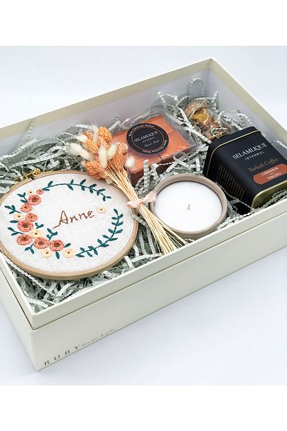Ruby Flowers Gifts Anneler Gunu Kasnakli Buyuk Hediye Kutusu Turuncu Trendyol