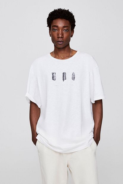 Pull Bear Erkek Kirik Beyaz Tas Gorselli Beyaz T Shirt 05238533 Trendyol