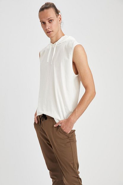 Defacto Erkek Ecru Kapsonlu Slim Fit Kolsuz Pamuklu Tisort S5999az20au Trendyol