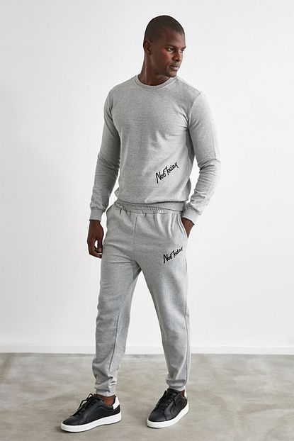 Trendyol Man Gri Erkek Nakisli Bisiklet Yaka Regular Fit Esofman Takimi Tmnaw21em0082 Trendyol
