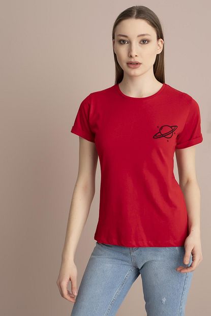 Tena Moda Kadin Kirmizi Bisiklet Yaka Saturn Baski Tisort Trendyol