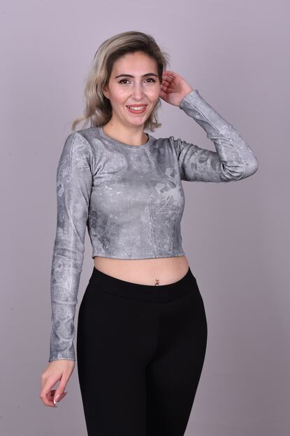 Mgs Life Kadin Gri Fume Cok Renkli Baskili Uzun Kol Crop Top Trendyol