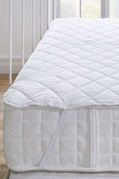 Ely Parker Bebek Yatagi Alezi 70x140 Sivi Gecirmez Alez Kapitoneli Yatak Koruyucu Kose Lastikli Pamuklu Trendyol